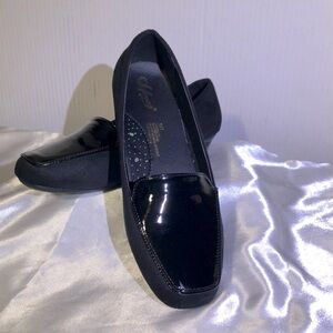 Sofwear by Beacon size 9M slip on flats patten leather and suede Look br…